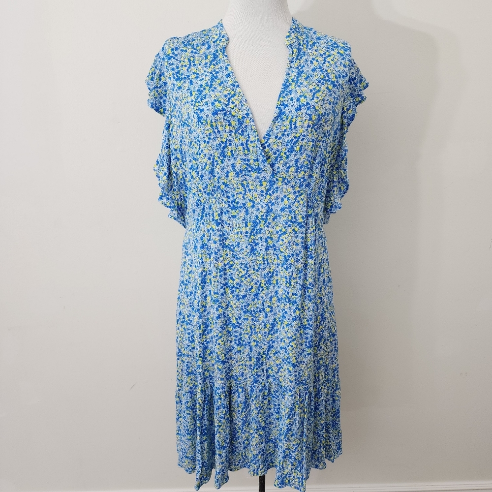 Women's floral dress size Medium like new! Bundle and save on shipping